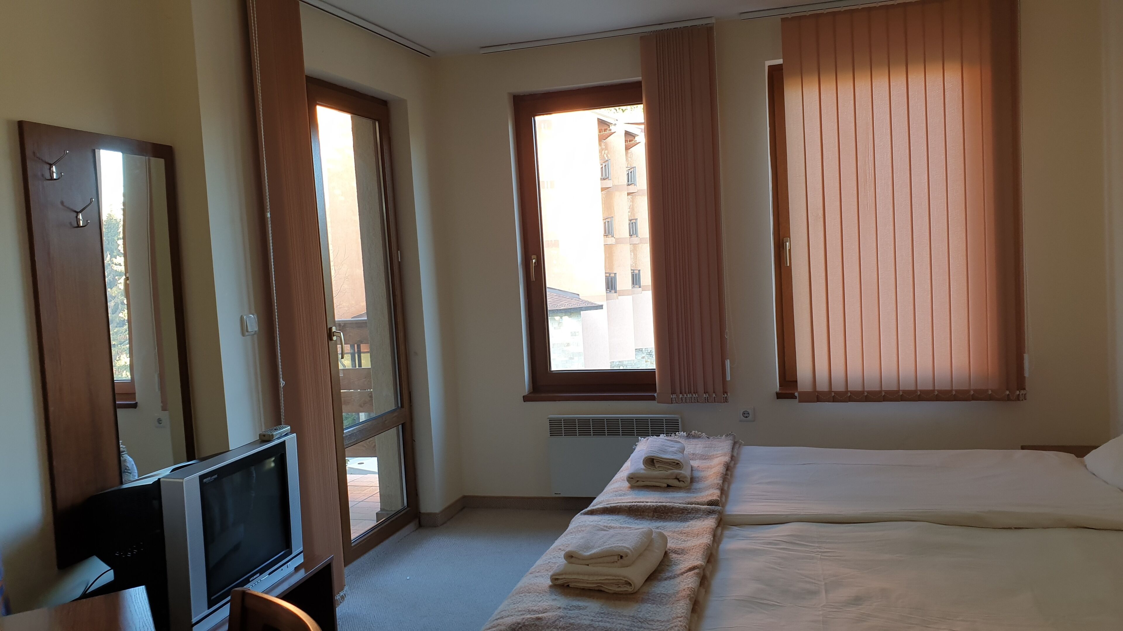 2 bedrooms, bed sheets