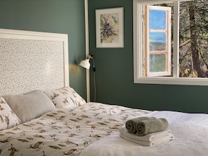 2 bedrooms, in-room safe, bed sheets