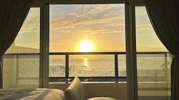 Habitación Deluxe doble, 1 habitación, vistas a la bahía | Escritorio, espacio para trabajar con un portátil, cortinas opacas