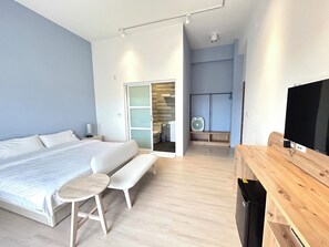 Comfort Double Room, Partial Ocean View | Desk, laptop workspace, blackout drapes, soundproofing - Dulan Najie Bay Inn (Donghe)