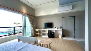 Deluxe Double Room, 1 Bedroom, Bay View | Desk, laptop workspace, blackout curtains, soundproofing