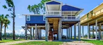 Waterfront Scallop & Fish Spot! Private Dock 2 boats + Ice Machine—Pet Friendly