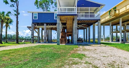 Waterfront Scallop & Fish Spot! Private Dock 2 boats + Ice Machine—Pet Friendly