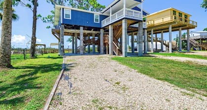 Waterfront Scallop & Fish Spot! Private Dock 2 boats + Ice Machine—Pet Friendly