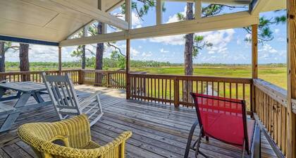 Waterfront Scallop & Fish Spot! Private Dock 2 boats + Ice Machine—Pet Friendly
