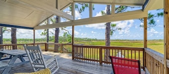 Waterfront Scallop & Fish Spot! Private Dock 2 boats + Ice Machine—Pet Friendly
