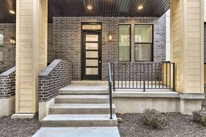 Exterior detail - 3-Story Provo Townhome: 1 Mi to BYU! (Provo)
