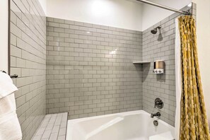 Hair dryer, towels - 3-Story Provo Townhome: 1 Mi to BYU! (Provo)