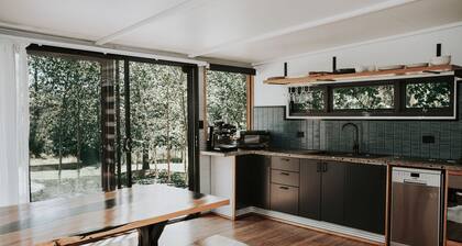 The Artemis Cottage - Romantic Couples Retreat