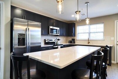 Vista Villa! New Condo near Sand Springs Country Club