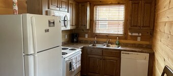 Cozy Cabin on the edge of town only 1/2 mile from Current River !