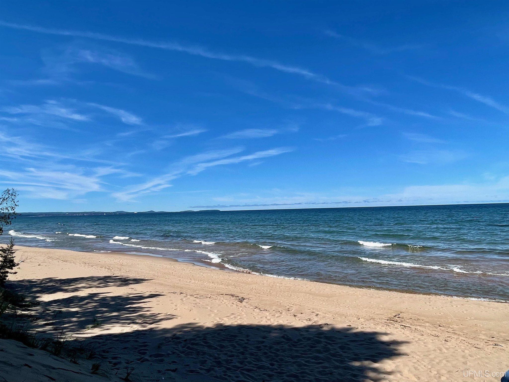 Beautiful Beach House on Lake Superior 15 min to downtown Marquette