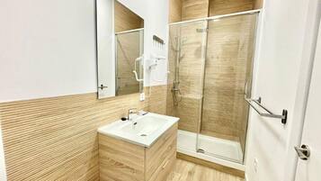 Hårtørrer, håndklæder, Sæbe, Toiletpapir