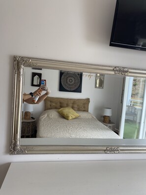 3 Schlafzimmer, Schreibtisch, Bügeleisen/Bügelbrett, Reisekinderbett