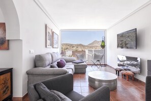 Smart TV, books, stereo