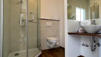 Rainfall showerhead, free toiletries, hair dryer, bidet