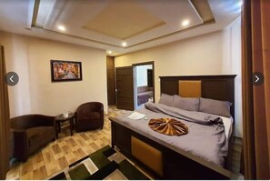Deluxe Double Room | 1 bedroom, iron/ironing board, free WiFi, bed sheets