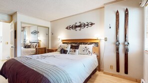 콘도, 킹사이즈침대 1개 및 소파베드, 파티오, 산 전망 (Summit Cozy Condo Getaway) | 1 개의 침실, 각각 다른 스타일의 인테리어, 각각 다르게 가구 비치, 무료 WiFi