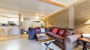 Condo, 1 Katil Raja (King) dengan Katil Sofa, Patio, Mountain View (Summit Cozy Condo Getaway) | Ruang tamu