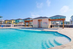 Pool - Beachy Rockport Stay w Pool, Deck, Boat Parking (Rockport)