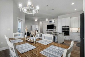 Dining - Beachy Rockport Stay w Pool, Deck, Boat Parking (Rockport)