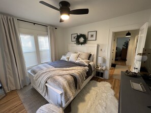 3 bedrooms, desk, iron/ironing board, free WiFi