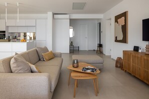 Een smart-tv en een stereo
