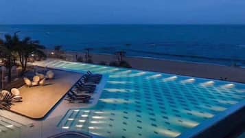 Kolam renang outdoor