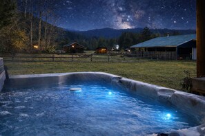 Outdoor spa tub
