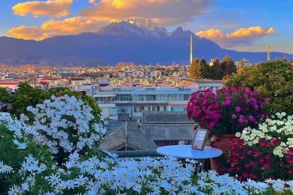 View from property - Liushanmen Inn (Lijiang)