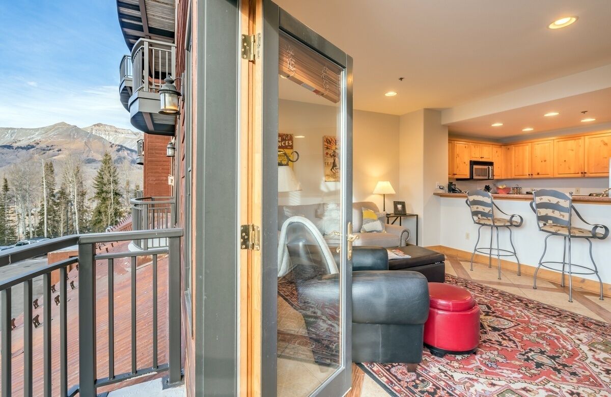 Condo, 1 Bedroom | Living area