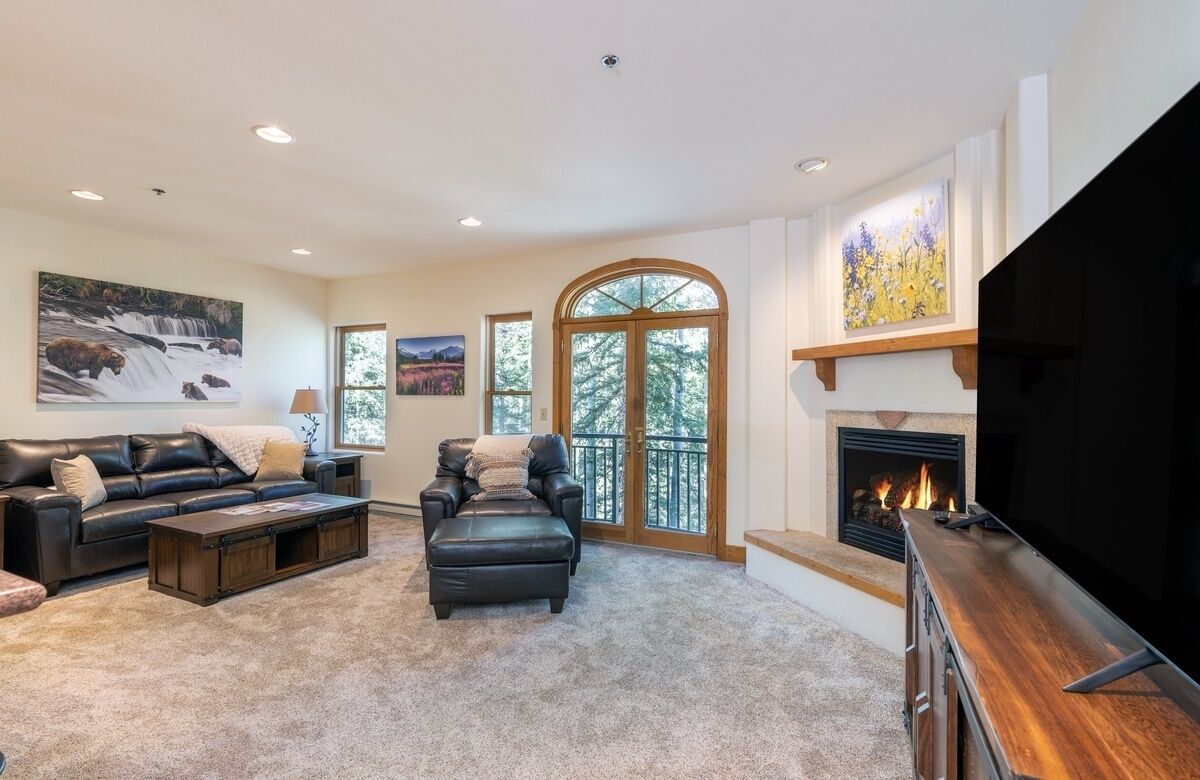 Condo, 3 Bedrooms | Living area