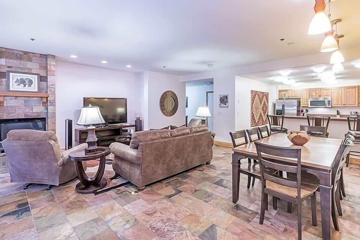 Condo, 2 Bedrooms | Interior