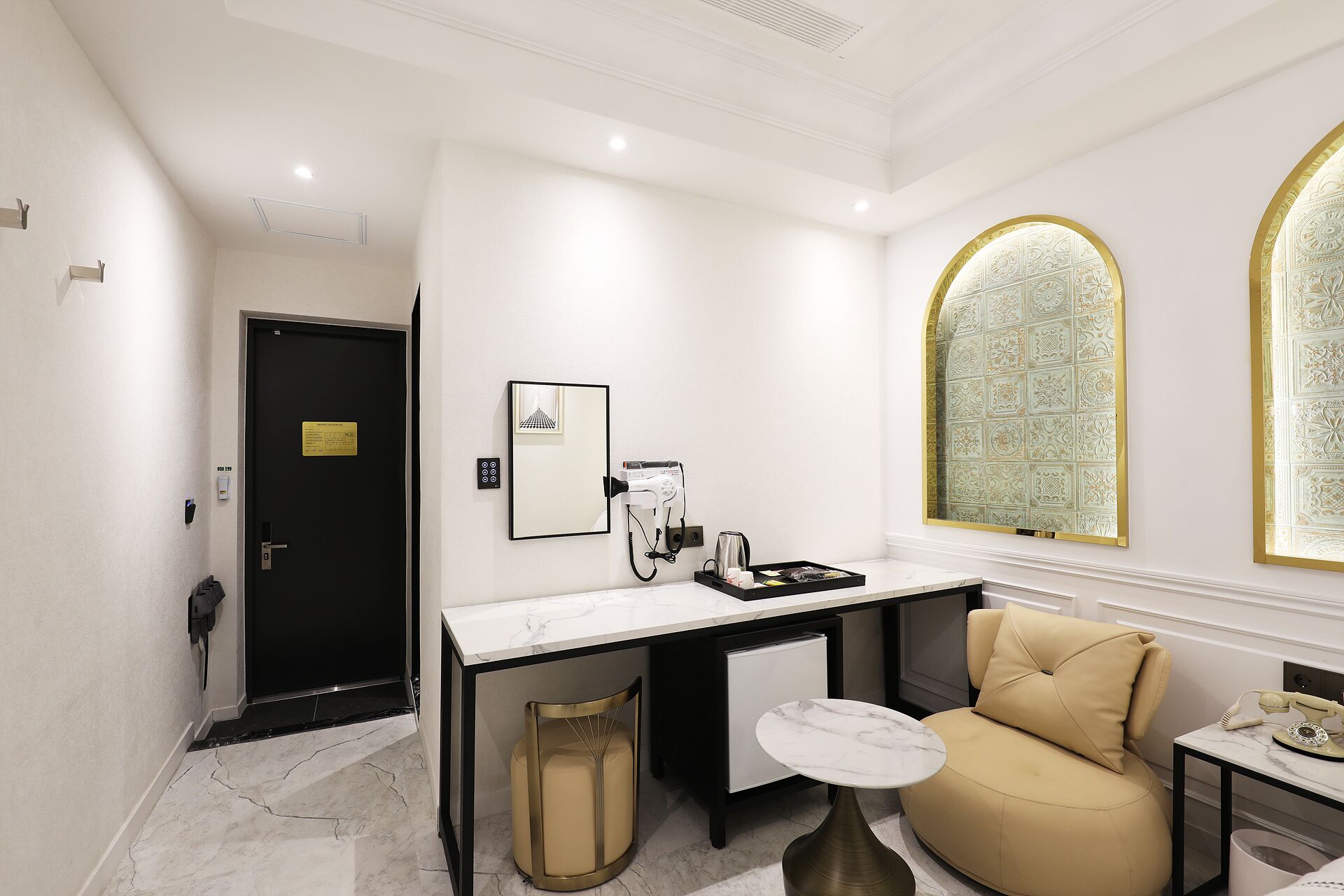 豪華客房 | 高級寢具、記憶棉床墊、獨特設計、手提電腦工作空間