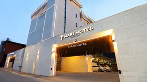 A modern hotel with a prominent tower and a well-lit entrance. - Mari Hotel Chungju (Chungju)
