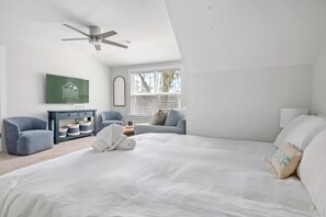 4 bedrooms, iron/ironing board, Internet, bed sheets