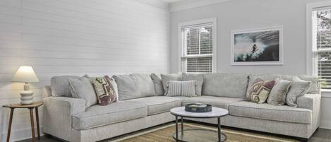 电视、书、办公室