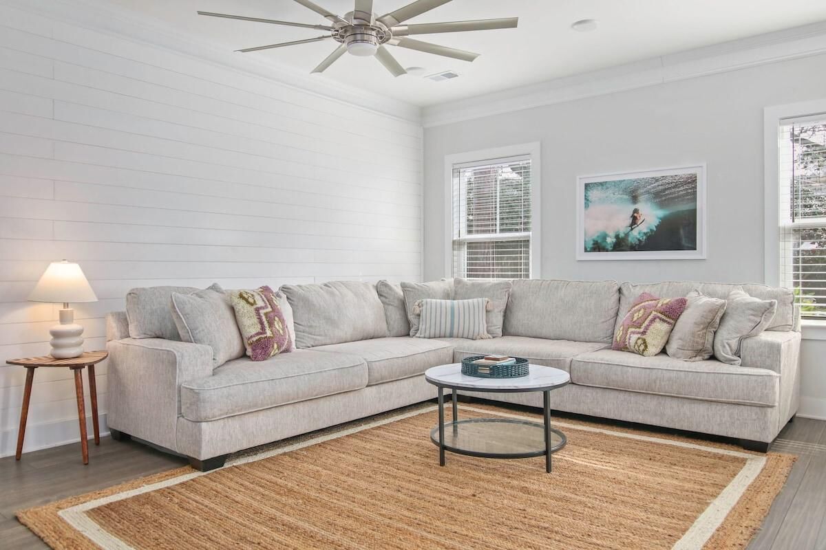 Una televisión, una oficina