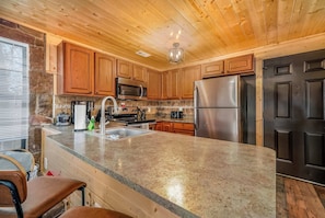 Fridge, microwave, oven, stovetop - Dolly's Castle 4 | Mountain Views | Near Dollywood | Private Balcony (Sevierville)
