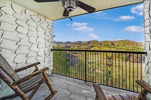 Terrace/patio - Dolly's Castle 4 | Mountain Views | Near Dollywood | Private Balcony (Sevierville)