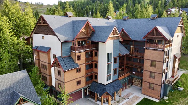 Exterior - Very nicely appointed 3 Bedroom, 2 Bath Condo. Sleeps 8 (Rossland)