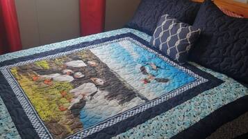 4 bedrooms, iron/ironing board, WiFi, bed sheets