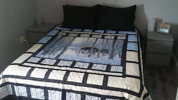 4 bedrooms, iron/ironing board, WiFi, bed sheets