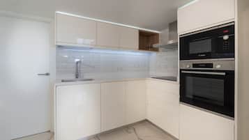 Basic Apartment, 1 Double Bed with Sofa bed, Sea View | Private kitchen