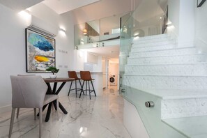 Appartement, 1 lit double et 1 canapé-lit, vue mer | Restauration