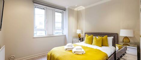 Apartamento básico, varias camas | 3 dormitorios, escritorio, espacio para trabajar con un portátil