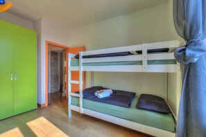 Family Apartment, Multiple Bedrooms (Muri Di Arco) | 2 bedrooms, free WiFi, bed sheets - Muri Di Arco (Arco)