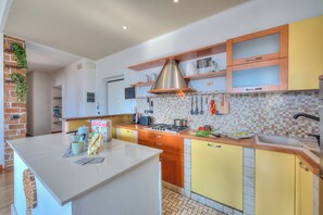 Family Apartment, 2 Bedrooms (Muri Di Arco) | Private kitchen | Fridge, microwave, oven, stovetop