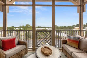 คอนโด, หลายเตียง, ระเบียง, วิวสวน (Seagrove Highlands 1406) | บริเวณที่พัก