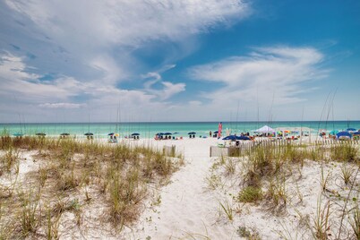Remarkably Updated 3/2 in Seagrove Highlands - Gulf Views Sleeps 9!